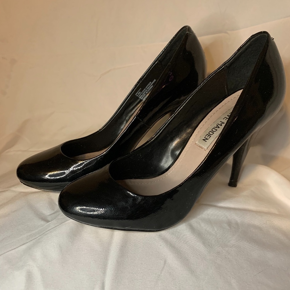 Steve Madden 6.5  Black Pumps